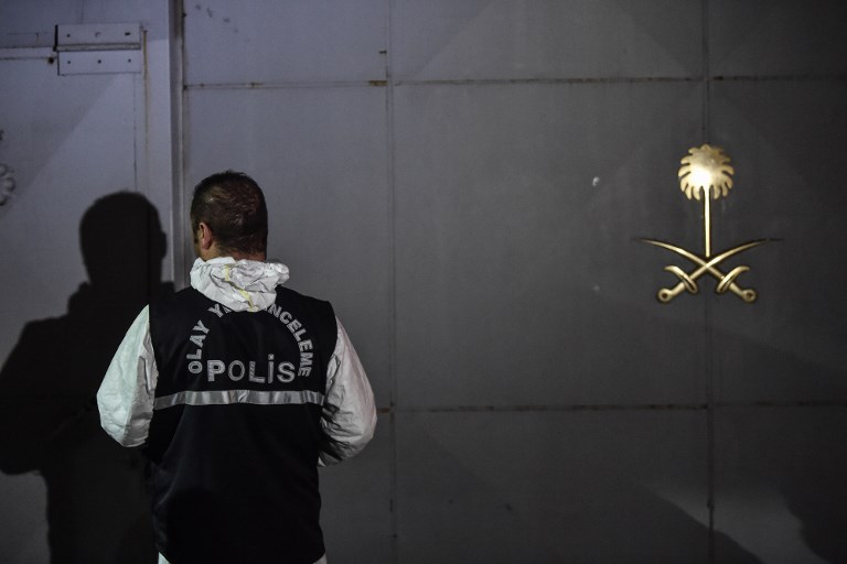 مجقق تركي يهم بدخول مقر القنصلية السعودية في اسطنبول