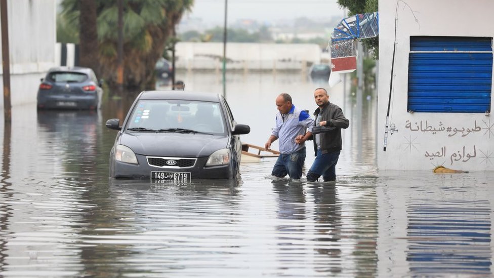 بالصور: فيضانات قوية تقتل 5 أشخاص في تونس