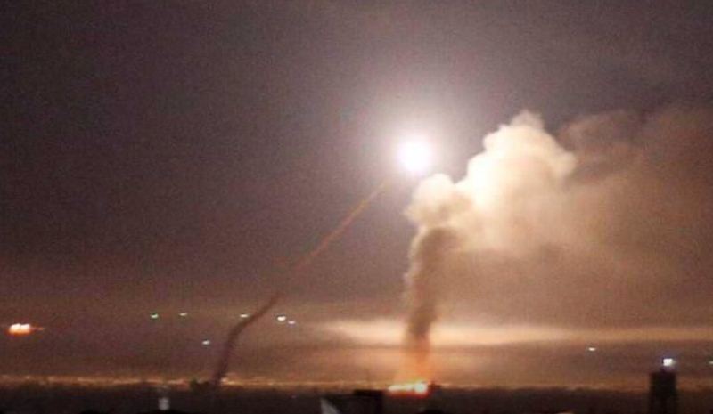 إسرائيل تقصف 20 موقعًا لحماس وتحمّلها مسؤولية إطلاق الصواريخ