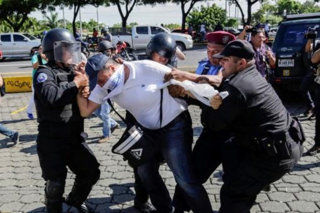توقيف 30 متظاهرًا خلال تجمع ضد الرئيس أورتيغا في نيكاراغوا