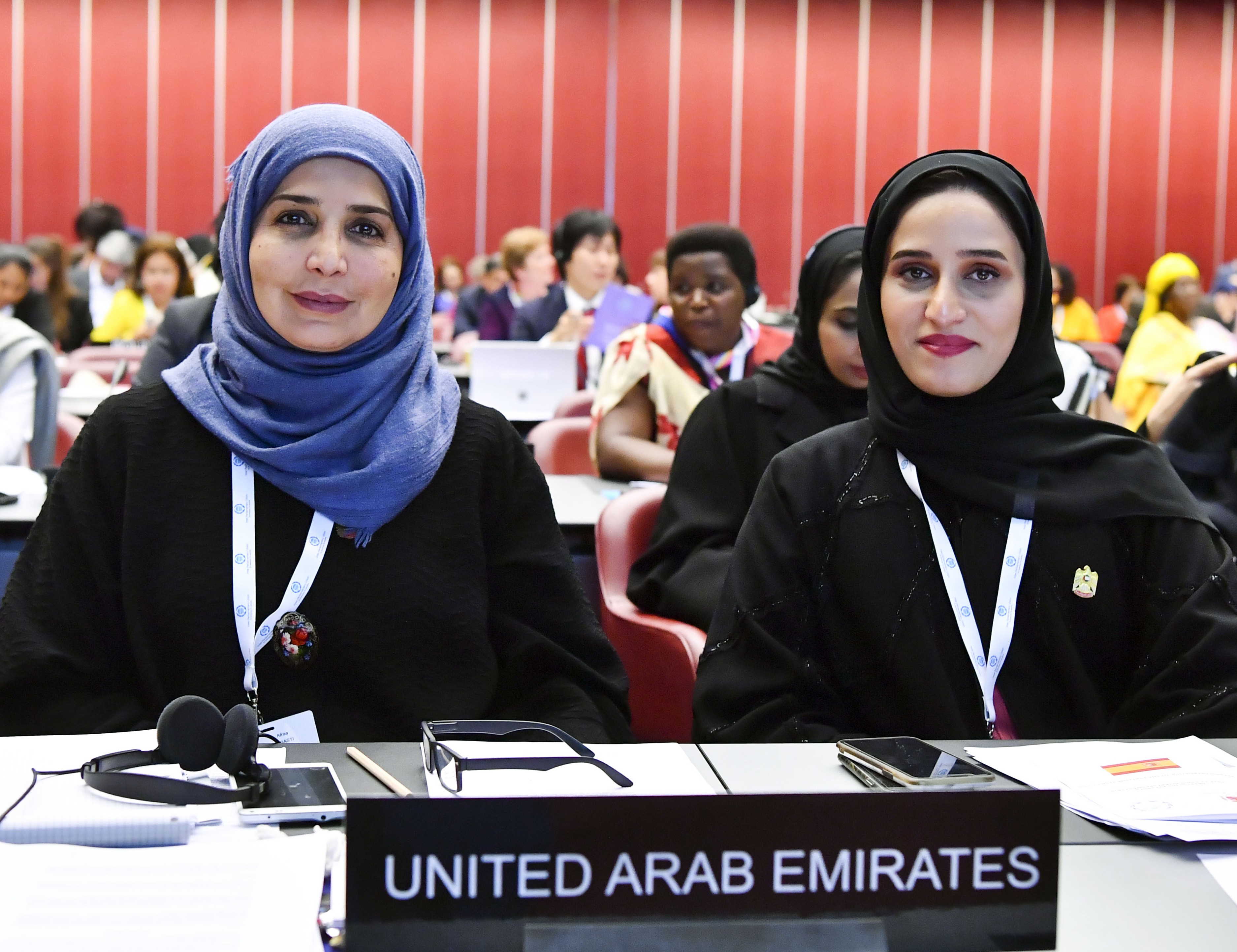  نائبات في البرلمان الإماراتي خلال مشاركتهنّ في منتدى النساء البرلمانيات ضمن اجتماعات الاتحاد البرلماني الدولي في جنيف 