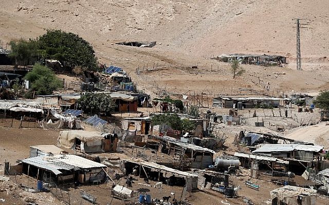 إسرائيل ترجئ إلى أجل غير مسمّى هدم قرية خان الأحمر بالضفة الغربية