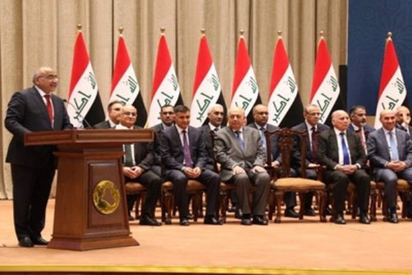 عبد المهدي مع وزراء حكومته الجزئية