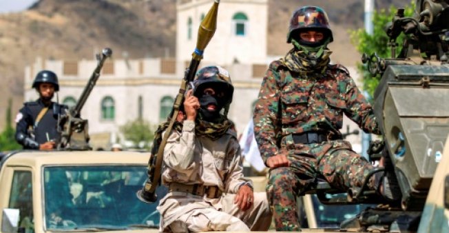 غارات للتحالف العسكري على قاعدة جوية في صنعاء