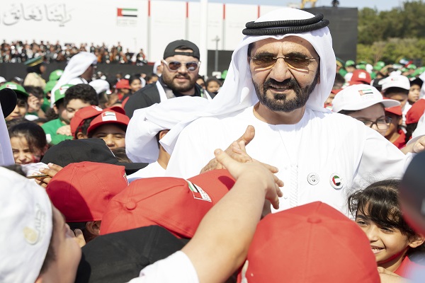 الإمارات حكومة وشعبًا تحتفي بيوم العلم