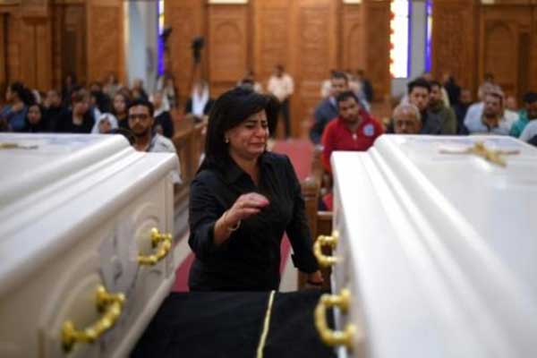 الصلاة على ضحايا الهجوم على حافلة أقباط في كنيسة الأمير تادرس في المنيا في جنوب مصر اليوم السبت 3 نوفمبر 2018