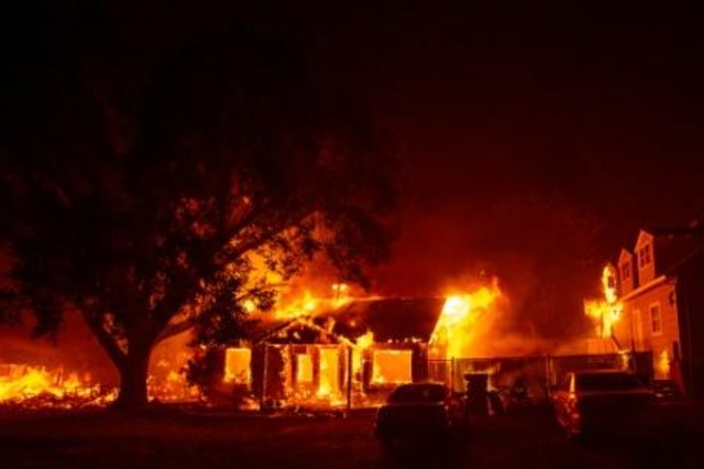 ارتفاع حصيلة ضحايا الحريق الضخم في شمال كاليفورنيا إلى 9 قتلى
