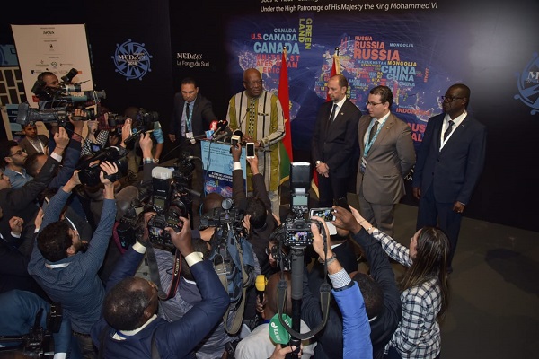 الرئيس البوركينابي كريستيان كابوري يدلي بتصريح للصحافة على هامش منتدى ميدايز
