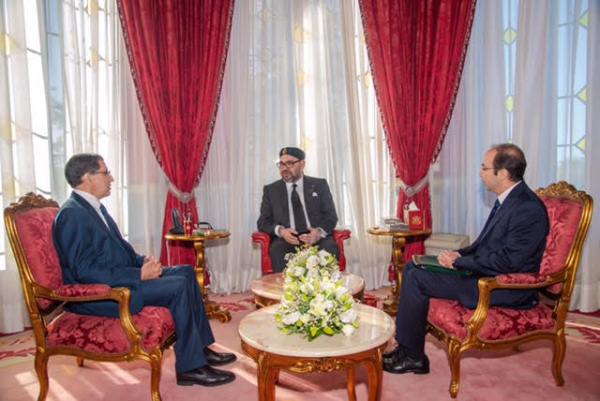 الملك محمد السادس لدى استقباله أمس رئيس الحكومة ووزير الصحة 