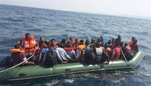 مقتل 13 مهاجرًا أفريقيًا وإنقاذ 80 آخرين قبالة ساحل مليلية