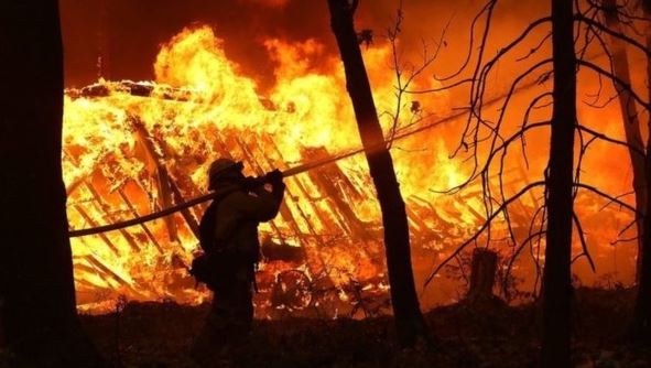 بالصور: حرائق غير مسبوقة تلتهم مناطق واسعة في كاليفورنيا