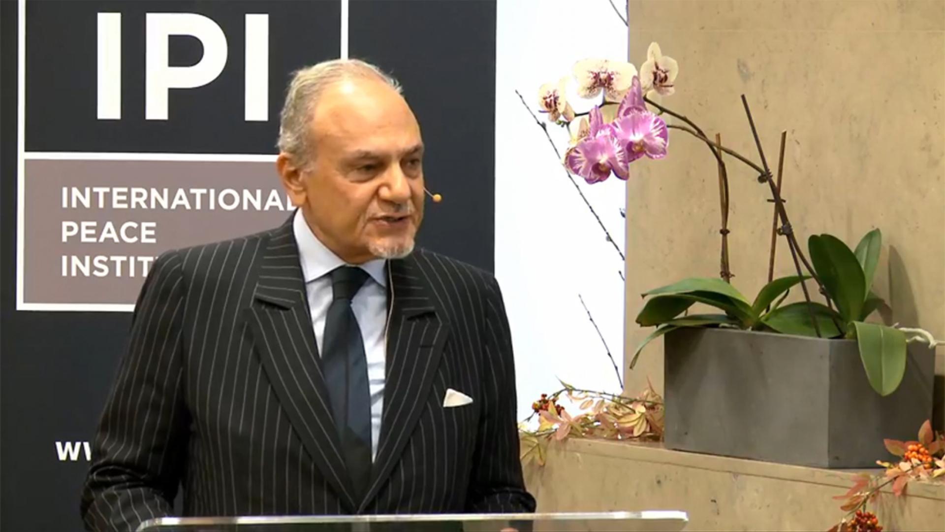 الأمير تركي الفيصل متحدثا أمام معهد السلام الدولي