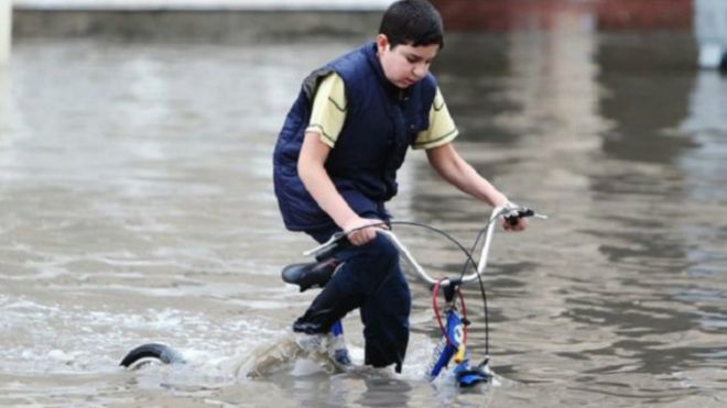 أمطار غزيرة تتساقط على قطر للمرة الثانية في غضون شهر