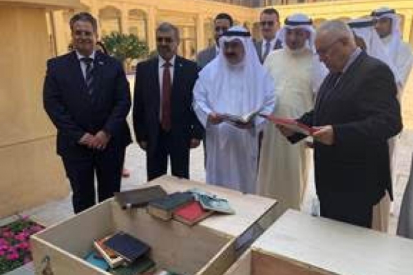 العراق يسلم الكويت جزءا من أرشيفها المنهوب