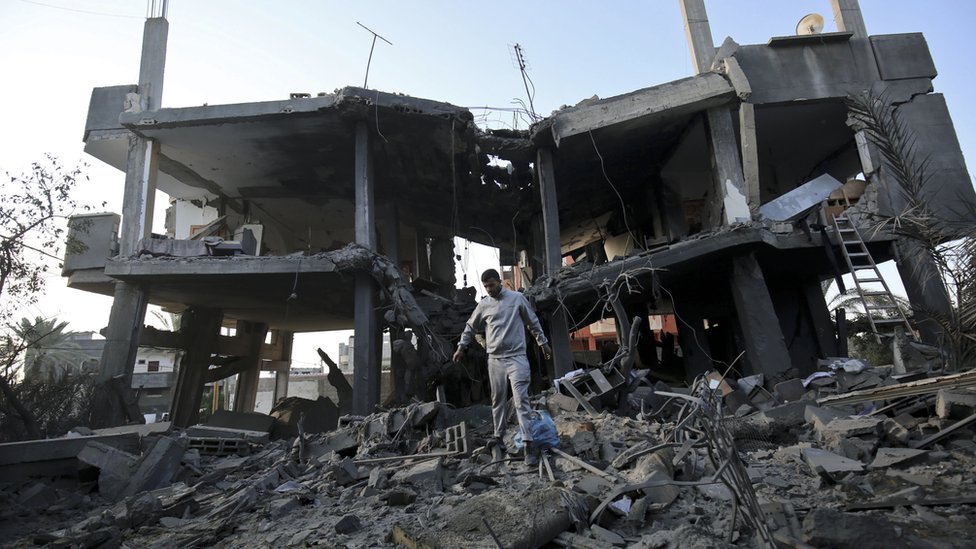غارات إسرائيلية تستهدف أكثر من 100 موقع في غزة