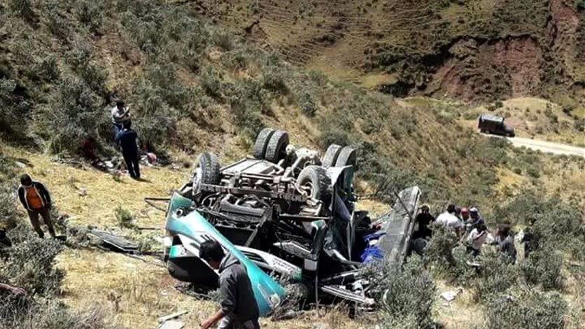 سبعة قتلى بسقوط حافلة في البيرو