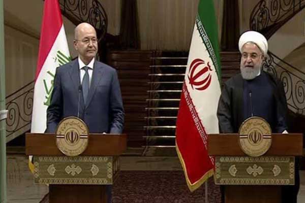  الرئيسان العراقي صالح والإيراني روحاني خلال مؤتمرهما الصحافي في طهران