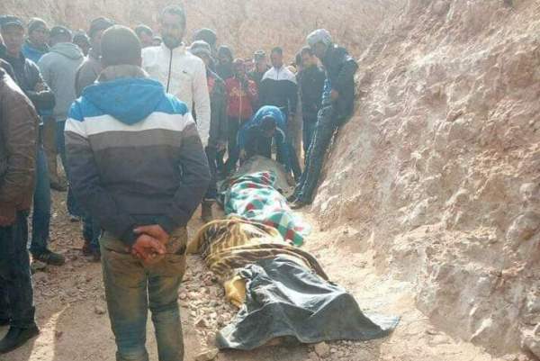 جثث الضحايا الثلاث بعد انتشالها في اقليم جرادة في شرق المغرب