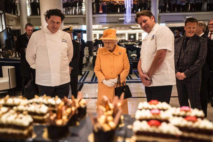 كبير طهاة الملكة اليزابيث يكشف عاداتها الغريبة في الأكل