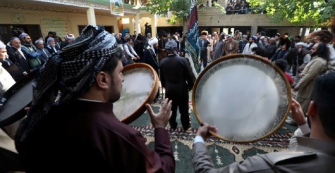  مسلمون صوفيون في كردستان العراق يحتفلون بعيد المولد النبوي في 19 تشرين الثاني/نوفمبر
