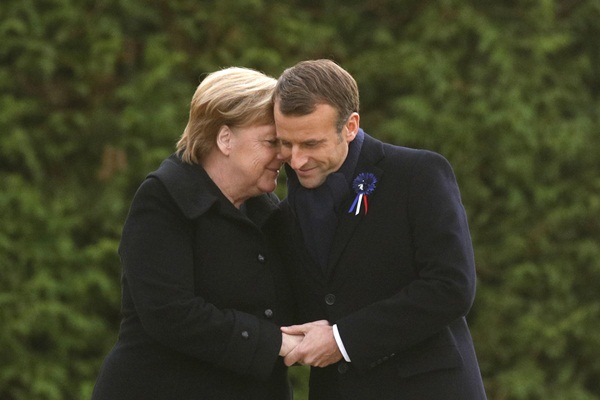 الرئيس الفرنسي والمستشارة الألمانية