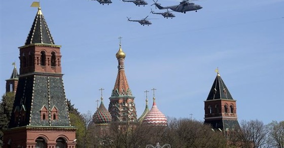 تحليق مروحيات فوق الكرملين يثير حيرة أهالي موسكو
