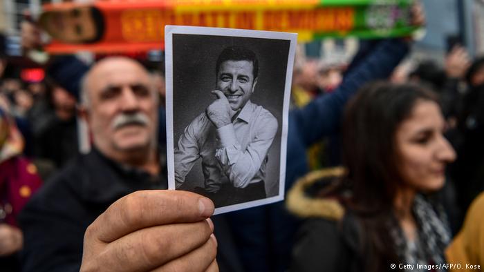 محكمة تركية ترد طلب إطلاق سراح المعارض الكردي دميرتاش