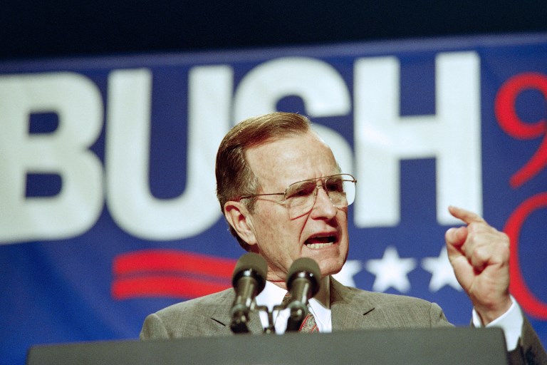 وفاة جورج بوش الاب توقظ ذكرى 