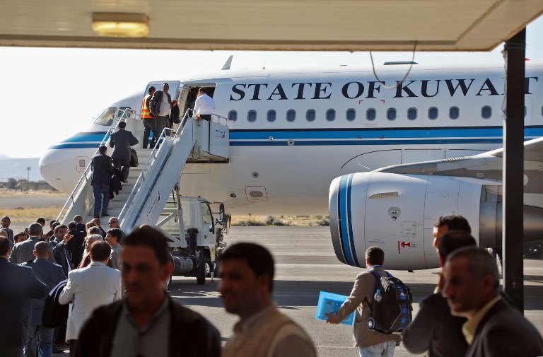 وفد المفاوضات الحوثي يستقل طائرة كويتية تقلّه إلى ستوكهولم 