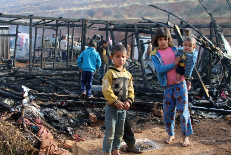 وفاة لاجئين سوريين اثنين في حريق في مخيم شرق لبنان