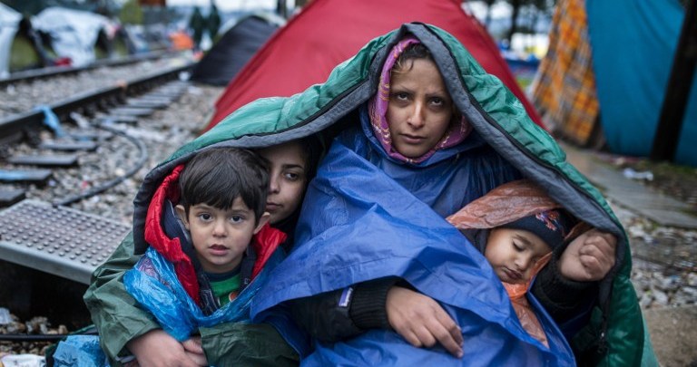 ثلاثة مهاجرين يموتون من البرد قرب الحدود اليونانية