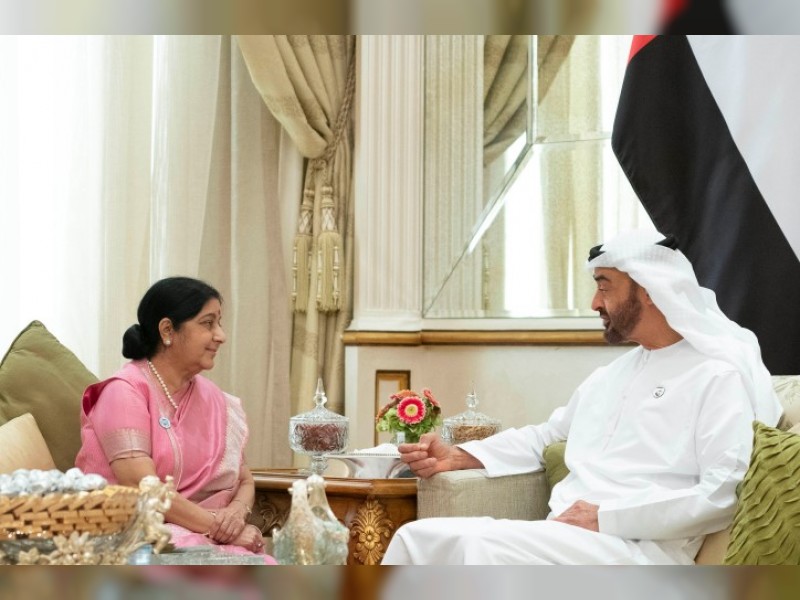 ولي عهد أبو ظبي يلتقي وزيرة الخارجية الهندية