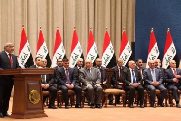 عبد المهدي مع وزراء تشكيلته الحكومية الجزئية