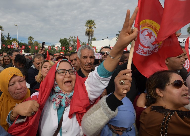 نساء تونسيات في مقدمة تظاهرة نقابية دعا لها الاتحاد العام التونسي للشغل