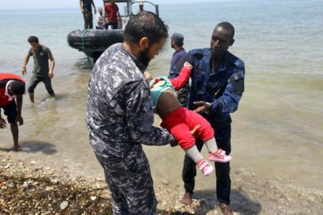مقتل 15 مهاجرًا ونجاة 10 آخرين بعد غرق قاربهم قبالة سواحل ليبيا