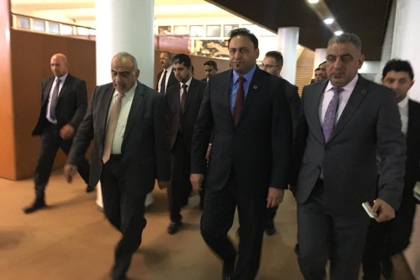 عبد المهدي مغادرًا البرلمان بعد فشله بتقديم مرشحي الوزارات الشاغرة في حكومته