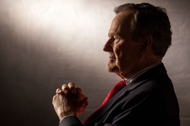 كيف عاش جورج بوش الأب حياته؟