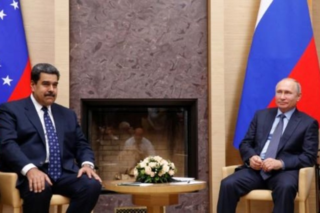 بوتين يؤكد تأييده لمادورو الذي جاء لطلب مساعدة مالية من موسكو