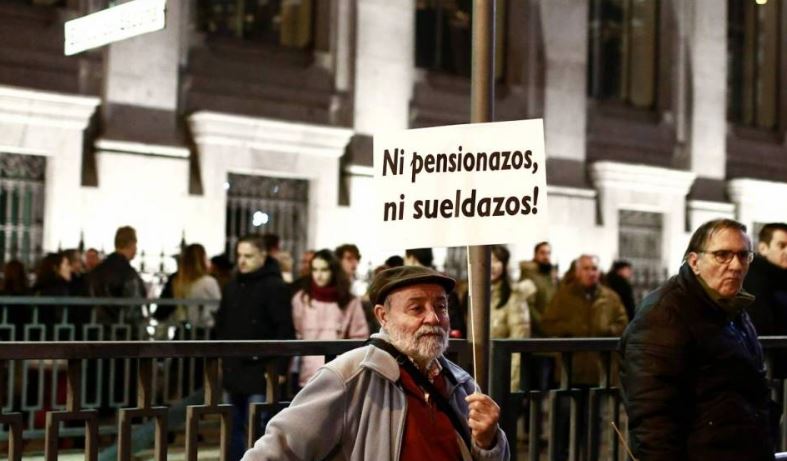 تظاهرة في مدريد احتجاجا على أداء المحكمة العليا الإسبانية