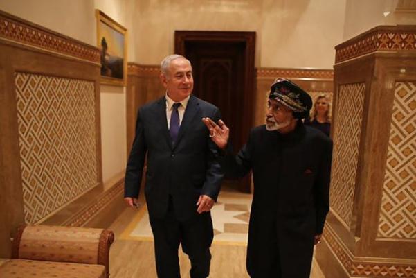 نتانياهو خلال اللقاء مع السلطان قابوس في سلطنة عمان