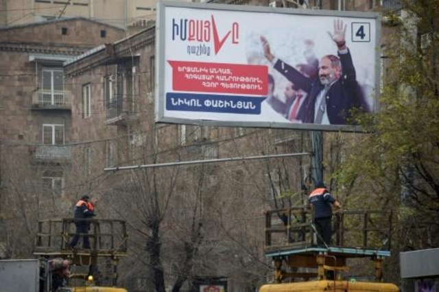 الأرمن يتوجهون الى صناديق الاقتراع في انتخابات برلمانية مبكرة