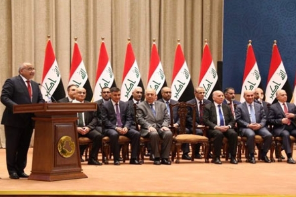 عبد المهدي في البرلمان مع وزراء تشكيلته الحكومية الجزئية