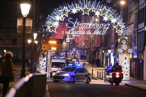 وحدات من الشرطة في ستراسبورغ في شرق فرنسا إثر إطلاق نار مساء الثلاثاء 11 ديسمبر 2018