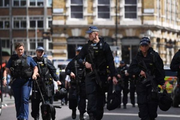 الشرطة البريطانية اعتقلت رجلا قرب البرلمان
