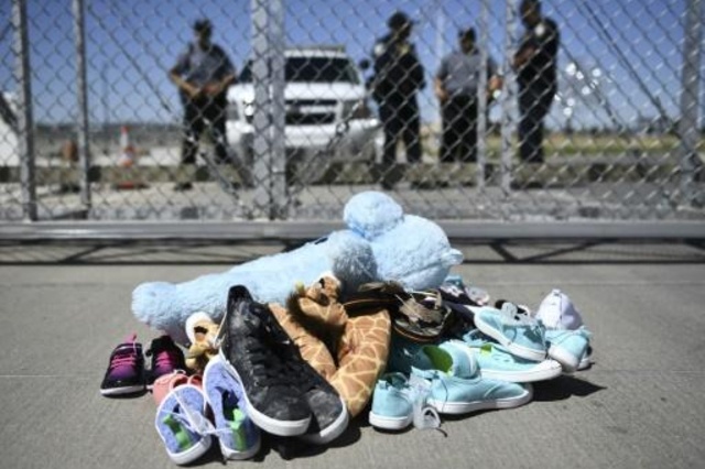 وفاة طفلة محتجزة في الولايات المتحدة يذكّر بمأساة الأطفال المهاجرين
