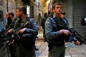 جرح عنصري أمن إسرائيليين طعنًا في القدس القديمة ومقتل المهاجم