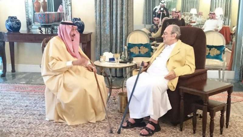 الملك سلمان في زيارة لأخيه الراحل الأمير طلال - أرشيفية