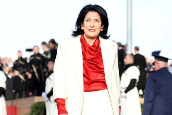 سالومي زورابيشفيلي: رئيسة لجورجيا بعد أن تخلت عن جنسيتها الفرنسية