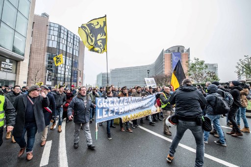 تظاهرة ضد ميثاق الهجرة في بروكسل ومواجهات مع قوات الأمن
