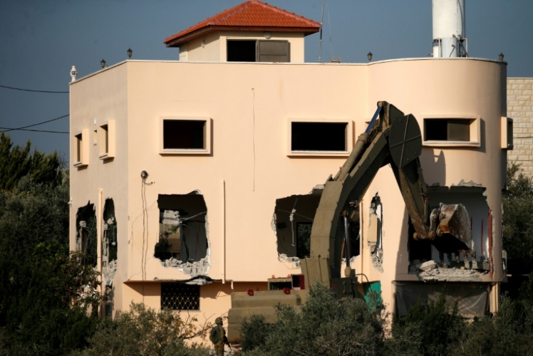 الجيش الاسرائيلي يهدم منزل فلسطيني في الضفة الغربية